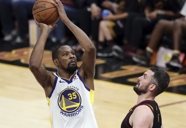 Kevin Durant thắng cược bóng rổ LeBron James