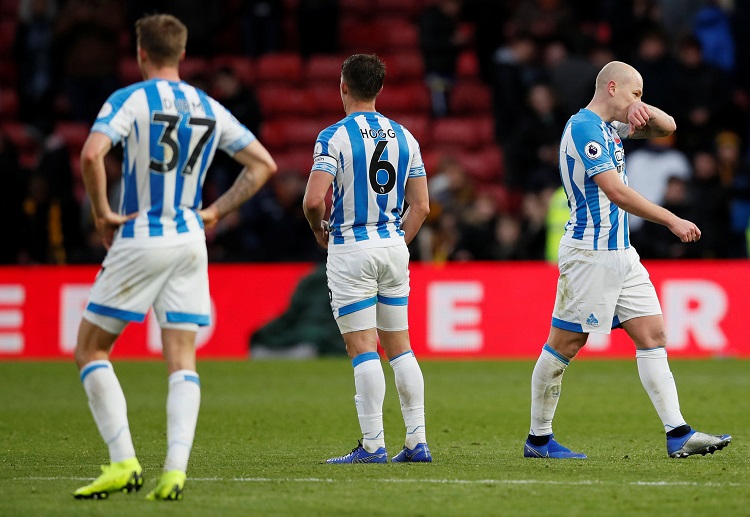 Primary KeywordPremier League Secondary Keyworddự đoán sbobet nhận định West Ham vs Huddersfield cập nhật Premier League 2019 Article Title VNPremier League West Ham vs Huddersfield: Khó khăn cho Huddersfield! Article Title EnglishPremier League West Ham vs Huddersfield: A challenging match for Huddersfield! Premier League West Ham vs Huddersfield: Khó khăn cho Huddersfield! West Ham vs Huddersfield Cùng dự đoán Sbobet đánh giá trận West Ham vs Huddersfield, 23:00 ngày 16/03 (GMT+8) và cập nhật Premier League 2019! West Ham cần thêm 1 điểm nữa để chính thức trụ hạng thành công, trong khi cơ hội đó đối với Huddersfield gần như không còn. Do vậy, trận đấu tới có lẽ sẽ chỉ có một đội chơi hết mình. Những điểm đáng chú ý West Ham đang có thành tích ghi bàn không đế nỗi tồi. Sau 30 vòng đấu, họ cũng có được 37 bàn thắng. Song, cũng có đến 43 lần đội bóng này để thủng lưới. Trong quá khứ, có 3 lần đội bóng này đối đầu với đối thủ Huddersfield. Trong cả 3 trận đấu đó, họ đều có được bàn thắng. Thậm chí, 2/3 trận này họ ghi được từ 2 bàn thắng trở lên. Trong 10 trận đấu gần đây nhất của mình, có 6 trận West Ham ghi được bàn thắng. Trong đó, có 3 trận họ ghi được từ 2 bàn trở lên. Song, cũng có đến 8/10 trận này họ để thủng lưới. Trên sân nhà, đến 8/10 trận họ có bàn với 6 trong số đó là từ 2 bàn thắng trở lên. Song, cũng có 7/10 trận này họ thủng lưới. 1 Theo các nhận định West Ham vs Huddersfield, trong khi đó, Huddersfield Town đang là đội bóng gây thất vọng nhất giải đấu, đặc biệt là ở hàng công. Sau 30 vòng đấu, chỉ vỏn vẹn 15 lần họ có được bàn thắng. Thế nhưng, lại có đến 53 lần họ để thủng lưới. Trong 3 lần đối đầu với đối thủ thành London này, có 2 trận họ có bàn nhưng cả 2 trận họ chỉ đều ghi được 1 bàn. Trong 10 trận đấu gần đây nhất của mình, chỉ vỏn vẹn 2 trận Huddersfield có được bàn thắng, 1 thành tích hết sức tồi tệ. Trong khi đó, có đến 8/10 trận này họ thủng lưới với 5 trong số đó là từ 2 bàn thua trở lên. Trên sân khách, cũng chỉ 3/10 trận gần nhất họ có bàn. Song, cũng có 8/10 trận này họ thủng lưới với 4 trong số đó là từ 2 bàn thua trở lên. West Ham đang đứng thứ 9 trên bảng xếp hạng với 39 điểm sau 30 vòng đấu của Ngoại hạng Anh. Ở 3 lần đối đầu trước đây với đội khách, cả 3 lần họ đều bất bại với 2 trong số đó là những chiến thắng. Cả 2 chiến thắng này, đội chủ sân London đều thắng với cách biệt 2 bàn trở lên. Điều này cho thấy cả năng thắng đậm của họ trong trận này là khá cao. Trong 10 trận đấu gần đây nhất của mình, có 3 trận West Ham giành được chiến thắng. Đáng chú ý khi 2/3 chiến thắng này, họ đều thắng cách biệt 2 bàn trở lên. Ngoài ra, 2/3 trận đó họ cũng giữ sạch lưới. Trên sân nhà, đến 6/10 trận gần nhất West Ham giành chiến thắng. Đến 4 trong số đó họ thắng cách biệt 2 bàn trở lên. 2 Theo các nhận định West Ham vs Huddersfield, trong khi đó, Huddersfield Town đang là đội bóng đội sổ cả giải đấu và có nguy cơ cao nhất phải xuống hạng ở mùa giải sau. Sau 30 vòng đấu, đội bóng này chỉ có được vỏn vẹn 14 điểm. Họ còn cách nhóm an toàn đến 16 điểm, 1 con số quá lớn với thực lực của họ hiện tại khi chỉ còn 8 vòng đấu nữa mọi chuyện sẽ kết thúc. Trong 3 lần đối đầu với West Ham, thành tích tốt nhất của họ chỉ là 1 trận hòa hồi đầu mùa. Trong 10 trận đấu gần đây nhất của mình, đến 8 trận Huddersfield để thua. Đáng chú ý khi đến 4 trong số đó họ thua cách biệt 2 bàn. Ngoài ra, 7/8 trận thua này họ đều không có bàn. Trên sân khách, đến 8/9 trận gần nhất họ thua trận. 3 trong số đó Huddersfield thua với cách biệt 2 bàn trở lên. Đội hình dự kiến giữa 2 đội West Ham vs Huddersfield Town West Ham: Fabianski, Cresswell, Ogbonna, Diop, Fredericks, Rice, Felipe Anderson, Lanzini, Noble, Snodgrass, Chicharito. Huddersfield Town: Lossl, Durm, Schindler, Zanka, Bacuna, Billing, Gorenc-Stankovic, Mooy, Pritchard, Mounie, Kachunga. Lịch sử thi đấu 3 trận gần nhất 2 đội gặp nhau: West Ham thắng 2, hòa 1 West Ham mới để thủng lưới 4 lần trong 6 trận đấu gần nhất chơi trên sân nhà Huddersfield mới giành được 1 chiến thắng trên sân khách kể từ đầu giải Tip cược LỰA CHỌN TỐI ƯU: Chọn Xỉu (Under) kèo 2.5@0.87 *** (23h00 16/03 GMT+8) Theo các nhận định West Ham vs Huddersfield, Huddersfield Town có thành tích đối đầu tích cực trước West Ham, nhưng thực tế West Ham United đã thành công hơn nhiều trong lịch sử đối đầu gần đây nhất khi thắng 2 và hòa 1 trong 3 lần đối đầu với Terrier. Và việc phải hành quân đến sân nhà của West Ham ngày hôm nay được xem là một khó khăn với Huddersfield Town. Meta Description Cùng dự đoán Sbobet đánh giá trận West Ham vs Huddersfield, 23:00 ngày 16/03 (GMT+8) và cập nhật Premier League 2019! 1st Image Request (English) A picture of West Ham Image Title in Vietnamese Premier League: West Ham mới để thủng lưới 4 lần trong 6 trận đấu gần nhất chơi trên sân nhà Image Caption in Vietnamese West Ham United đã thành công hơn nhiều trong lịch sử đối đầu gần đây nhất Image Alt Text in Vietnamese Premier League: West Ham đang đứng thứ 9 trên bảng xếp hạng với 39 điểm 2nd Image Request (English) A picture of Huddersfield Image Title in Vietnamese Premier League: Huddersfield Town có thành tích đối đầu tích cực trước West Ham Image Caption in Vietnamese Huddersfield Town đang là đội bóng gây thất vọng nhất giải đấu Image Alt Text in Vietnamese Premier League: Huddersfield mới giành được 1 chiến thắng trên sân khách kể từ đầu giải Outbound Link 1 URL https://www.bbc.com/sport/football/teams/west-ham-united Outbount Link 1 Anchor Text West Ham đang có thành tích ghi bàn không đế nỗi tồi Outbound Link 2 URL https://www.bbc.com/sport/football/teams/huddersfield-town Outbount Link 2 Anchor Text Huddersfield Town đang là đội bóng đội sổ cả giải Internal Link 1 URL https://www.narasibola.com/premier-league/ Iternal Link 1 Anchor Text Premier League 2019 Internal Link 2 URL https://www.narasibola.com/vi/tag/huddersfield-town-vi/ Iternal Link 2 Anchor Text các nhận định West Ham vs Huddersfield Tags /3 West Ham, Huddersfield FB Caption in Vietnamese ⚽ West Ham vs Huddersfield: Hành quân đến sân nhà của West Ham được xem là một khó khăn với Huddersfield Town!