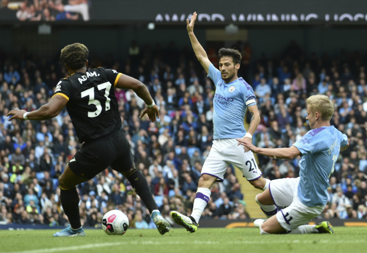 Premier League: David Silva's attempt to goal hit the crossbar
