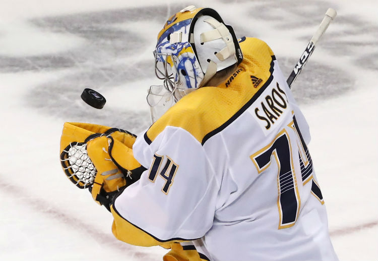 내슈빌의 골텐더 유스 사로스(Juuse Saros)가 1월 5일 애너하임과의 원정전 1피리어드에서 멋진 선방을 보여주고 있다.