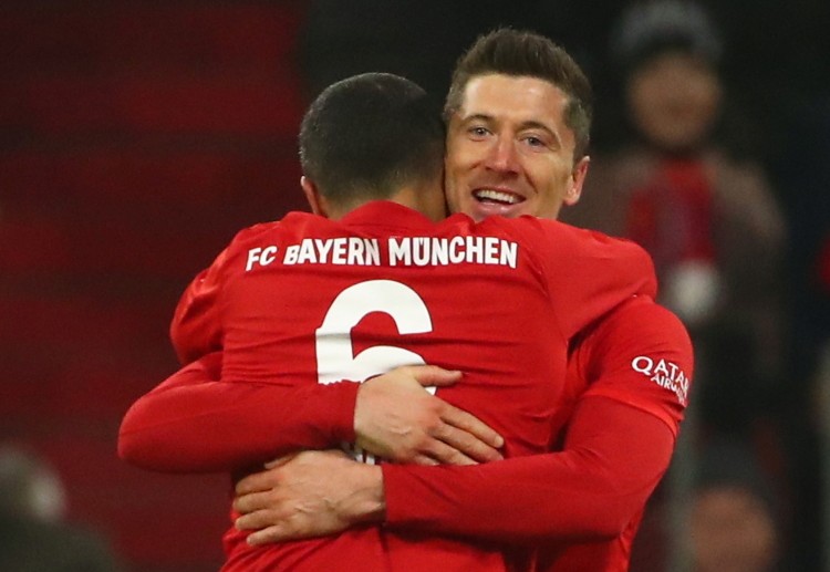 Robert Lewandowski hits an opening goal to motivate Bayern Munich in beating Schalke 04 in Bundesliga
