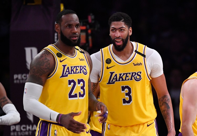 ပရိသတ် အယောက် ၃၀၀လောက် လာရောက်ကြည့်ရှုနေသလို