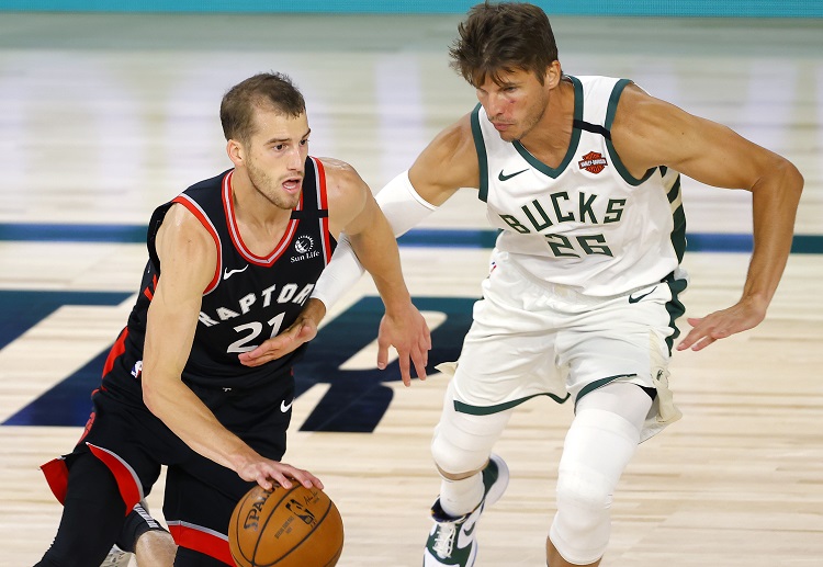 Soi kèo bóng rổ NBA ngày 14/8 Memphis Grizzlies vs Milwaukee Bucks.