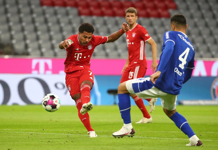 Bundesliga: Serge Gnarby có góp một cú hat-trick váo chiến thắng hoành tráng 8-0