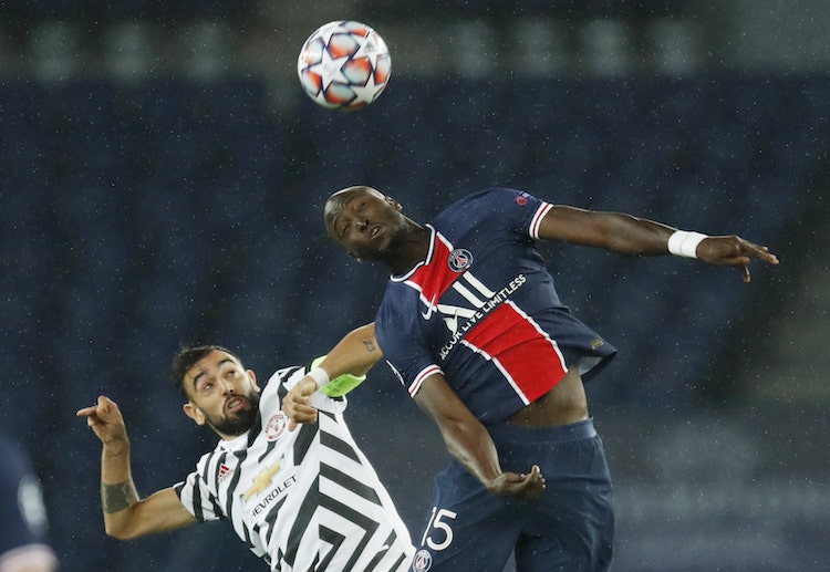 欧冠 曼联 的布鲁诺·费尔南德斯获得黄牌