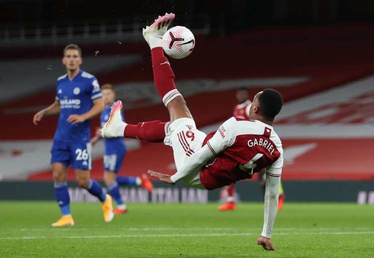 英超阿森纳加布里埃尔正在尝试得分