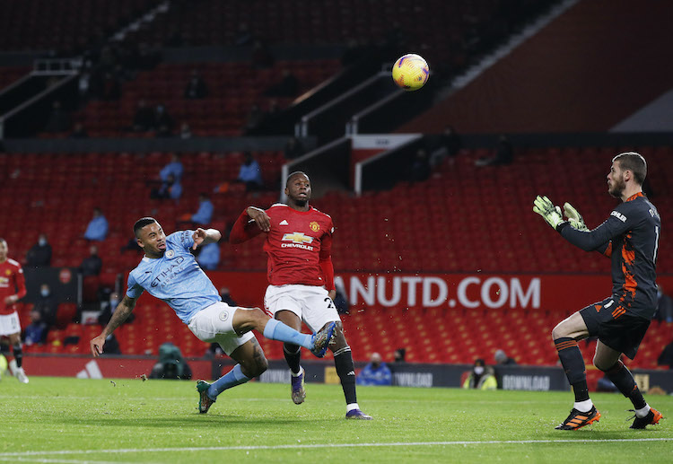 Attempts of Gabriel Jesus were successfully blocked by Manchester United's defense during their Premier League match