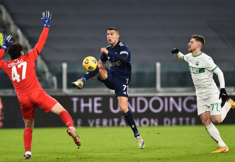 နောက်ပြီး ၂၀၀၅-၂၀၀၆ စီးရီးအေ ဘောလုံးရာသီမှာ ၁၇ ပွဲကစားပြီး ၁၅ ဂိုးသွင်းယူနိုင်ခဲ့တဲ့ ဂျူဗီတိုက်စစ်မှူးဟောင်း ဒေးဗစ် ထရက်ဇီဂတ်ရဲ့ စံချိန်ကိုလည်း လိုက်မှီခဲ့ပါတယ်။