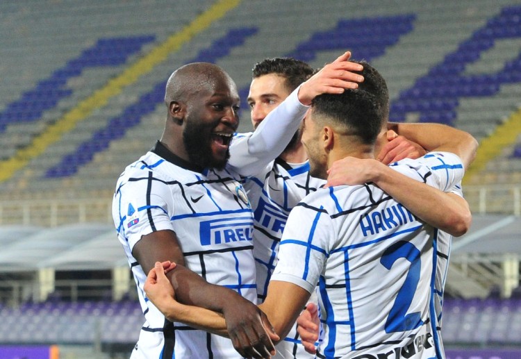 အင်တာမီလန်တို့ တစ်ဖက်မှာလည်း စီးရီးအေ တကျော့ပြန် ချန်ပီယံ ဖြစ်ရေး အေစီမီလန် နောက်ကနေ အသည်းအသန် လိုက်နေရလို့ ကိုပါအီတလီယာကို သိပ်ပြီး အာရုံမစိုက်နိုင်ဘူးဆိုတာ ပထမအကျော့ ခြေစွမ်းကို ကြည့်ရင် သိနိုင်ပါတယ်။