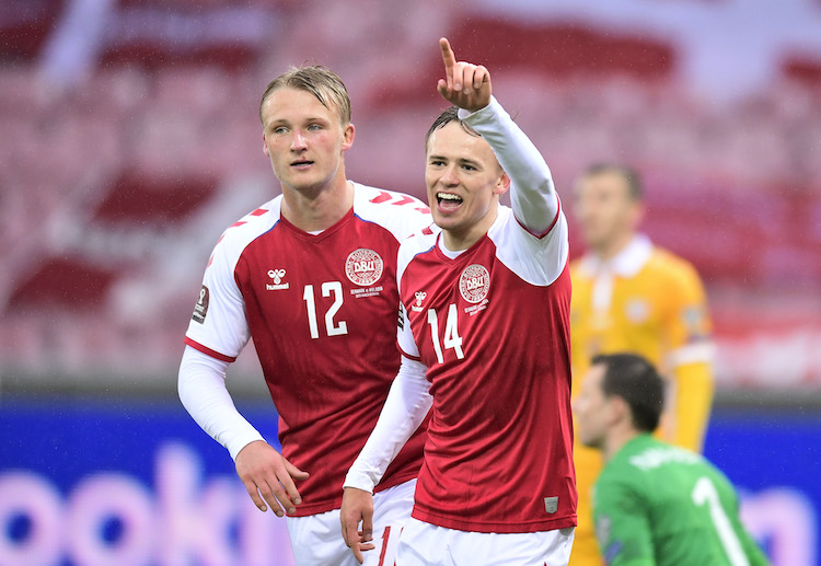 နောက်ပြီး ကစားသမားဘဝ နိုင်ငံ့လက်ရွေးစင် အသင်းအတွက် ကမ္ဘာ့ဖလား ပထမဦးဆုံး သွင်းဂိုးကို စတင်ပိုင်ဆိုင်ခဲ့သူ ဒမ်းစ်ဂတ်ကတော့ မကြာခင်မှာ ဥရောပထိပ်သီး အသင်းကြီးတွေ မျက်စိကျစရာ ဖြစ်လာဦးမှာ အသေအချာပါပဲ။