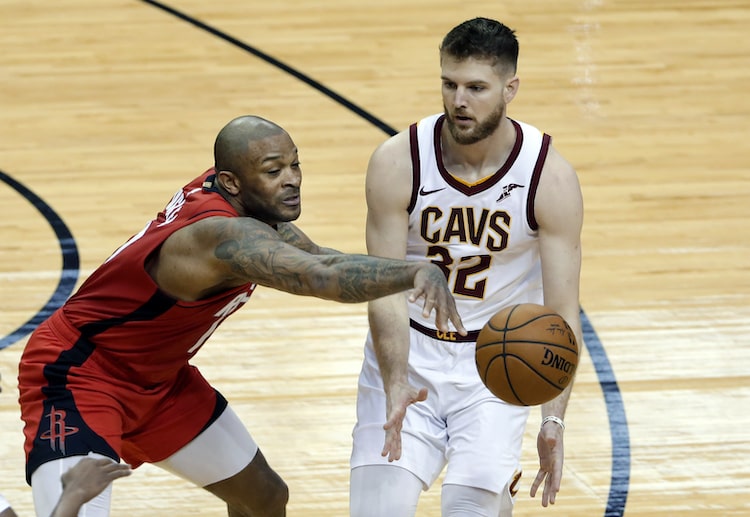 NBA 2021: Năm nay 35 tuổi, PJ Tucker là một trong những cầu thủ chuyên thủ