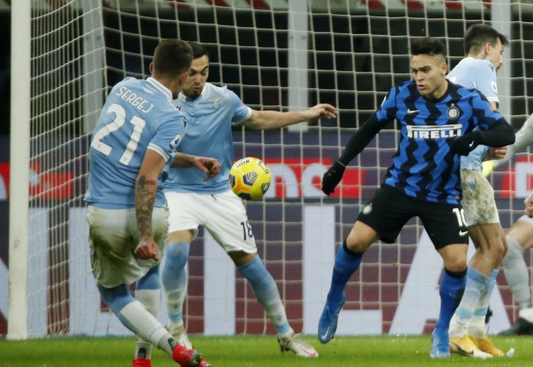 챔피언스리그: 세르게이 밀린코비치 사비치가 크로토네와의 세리에A 경기에서 득점하며 라치오의 3-2 승리를 견인했다.