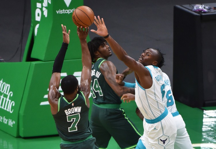 Soi kèo bóng rổ NBA 2021 Boston Celtics vs San Antonio Spurs.