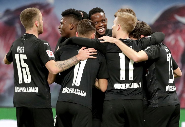 ဂလတ်ဘတ်တို့ လက်ရှိ ဘွန်ဒက်စ်လီဂါ အမှတ်ပေးဇယား အဆင့် ၈ နေရာမှာ ရပ်တည်နေပြီး အဆင့် ၆ နေရာက အသင်းနဲ့ ၄ မှတ်သာ ကွာဟတာကြောင့် လာမယ့်ရာသီ ယူရိုပါလိဂ် ဝင်ခွင့် တစ်နေရာအတွက် မျှော်လင့်နေတာ ဖြစ်ပါတယ်။