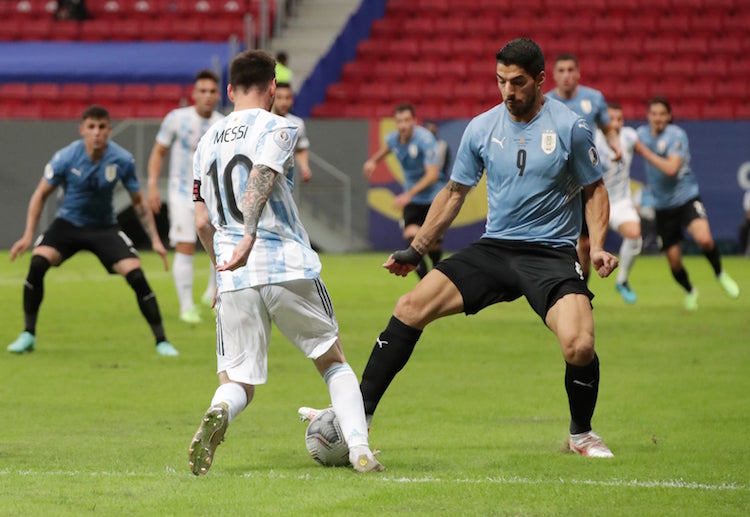 Luis Suarez fails to score a goal for Uruguay during the 75th minute in Copa America clash with Argentina