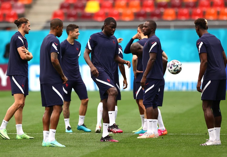 လက်ရှိ ယူရို ၂၀၂၀ မှာ အသင်းကြီးတွေထဲက နယ်သာလန် စောစောစီးစီး အိမ်ပြန်သွားခဲ့ရပြီ ဖြစ်သလို ဂျာမနီက အင်္ဂလန်၊ ပေါ်တူဂီက ဘယ်ဂျီယံ တို့နဲ့ တွေ့ဆုံနေချိန်မှာ ပွဲချောင်နေတဲ့ ပြင်သစ်တို့ အမှားခံမှာ မဟုတ်ပါဘူး။