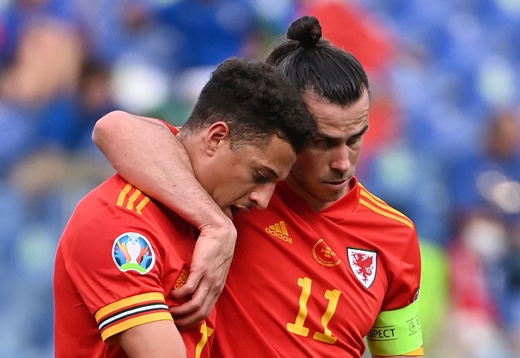 ဝေးလ်စ် ကလည်း အုပ်စု(A) မှာ ၁ ပွဲနိုင်၊ ၁ ပွဲသရေ၊ ၁ ပွဲရှုံး၊ ၄ မှတ် ရရှိခဲ့ပြီး ဆွစ်ဇာလန်နဲ့ ရမှတ်တူ ဂိုးကွာခြားချက် အသာနဲ့ ယူရို ၂၀၂၀ ရှုံးထွက်အဆင့်ကို တိုက်ရိုက် တက်ရောက်သွားနိုင်ခဲ့ပါတယ်။