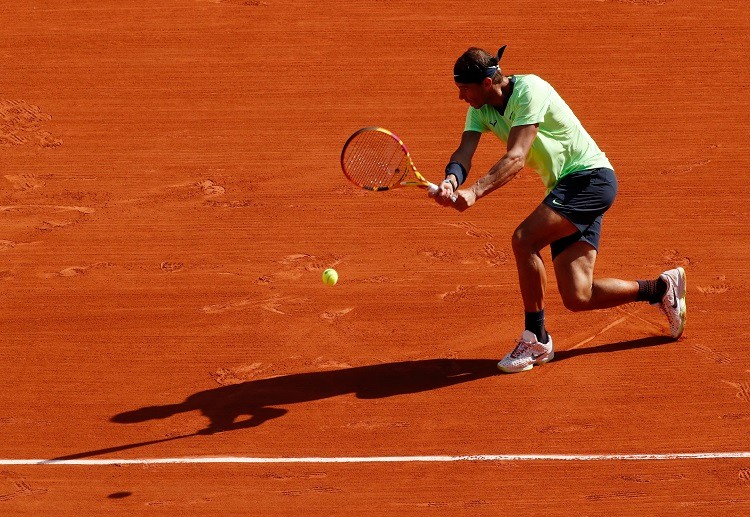 网球 西班牙 纳达尔正在认真的思考