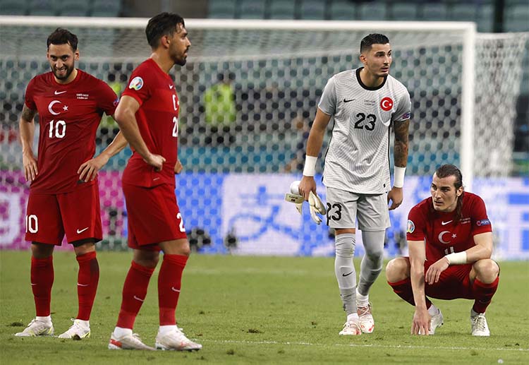 တစ်သင်းလုံးမှာ ချလနောလူ တစ်ဦး ကလွဲလို့ နိုင်လို စိတ်မရှိ၊ အသင်းလိုက် ကစားပုံမကောင်း၊ တစ်ဦးချင်းလည်း ခြေစွမ်းမပြနိုင်တဲ့ တူရကီတို့ ယူရို ၂၀၂၀ ဒီအဆင့်နဲ့ လှည့်ပြန်ရတာပဲ တန်ပါတယ်။