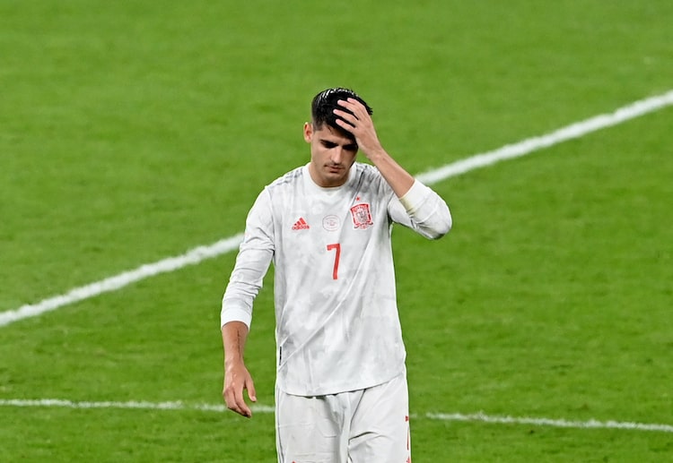 တစ်ပွဲလုံး အီတလီကို အသာစီးရယူ ကစားခဲ့ကြတဲ့ စပိန်တို့ ယူရို ၂၀၂၀ ဗိုလ်လုပွဲ တက်ရောက်ခွင့်နဲ့ လွဲချော်ခဲ့ရသလို နောက်ဆုံး ကစားခဲ့တဲ့ ပြိုင်ပွဲကြီး ၆ ပွဲမှာ ဆီမီးဖိုင်နယ် အဆင့်ကနေ ပထမဦးဆုံးအကြိမ် လှည့်ပြန်ခဲ့ရပါတယ်။