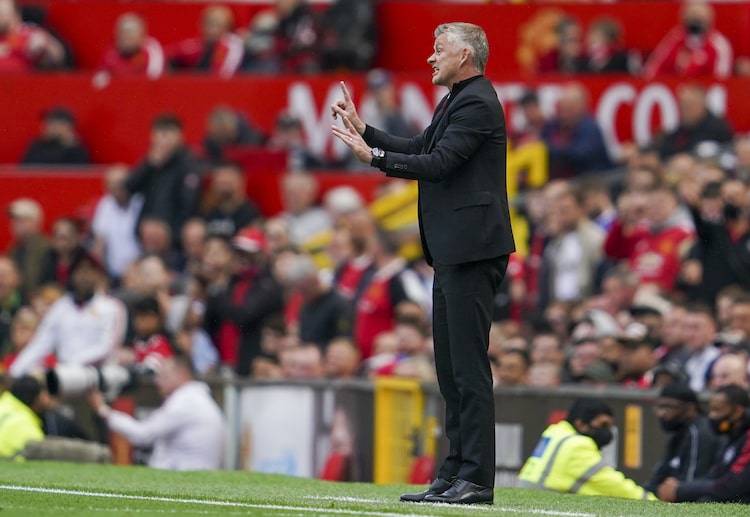 Ole Gunnar Solskjaer will be looking to fit Cristiano Ronaldo on his current squad to reclaim the Premier League title