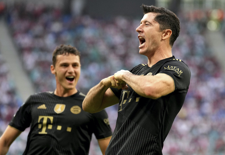 德甲 拜仁的阿方索·戴维斯开球门球