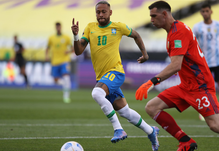Selain Emiliano Martinez, tiga pemain lain yang batal bertanding di kualifikasi Piala Dunia 2022 terancam dideportasi