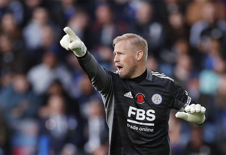 Premier League: Arsenal chủ động đá chậm lại và nhường thế trận trong khi Leicester dồn lên tấn công.