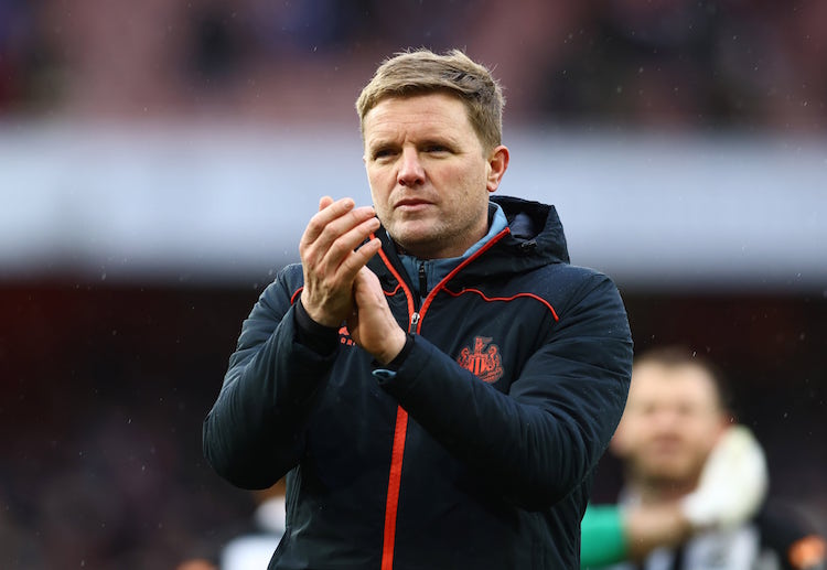 နယူးကာဆယ် ကတော့ ပရီးမီးယားလိဂ် ကစားခဲ့တဲ့ သက်တမ်း တစ်လျှောက် အာဆင်နယ်ကို အများဆုံး ရှုံးနိမ့်ထားခဲ့ပြီး ၃၃ ပွဲ အထိ ရှုံးထားခဲ့တာ ဖြစ်ပါတယ်။