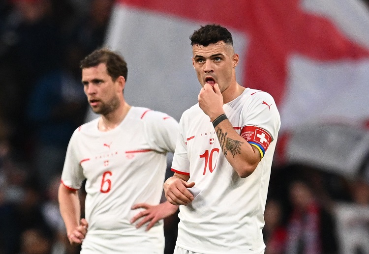 国际友好 瑞士的球员正在尝试得分 