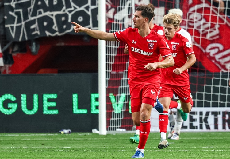 欧洲联赛 特温特前锋兰莫斯帮助球队扳平比分。