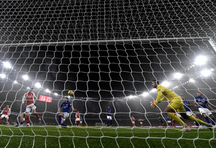 英超联赛 比赛刚刚开始,伊普斯维奇就错失了一次绝佳的得分机会。