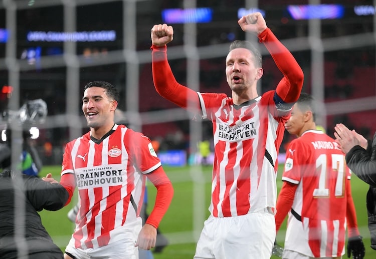 欧冠联赛 上半场伤停补时阶段,埃利奥特解围失误,送给埃因霍温一份“大礼”,佩皮抓住机会,帮助球队反超比分