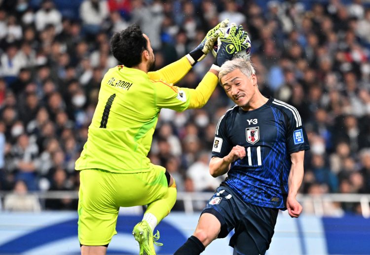 世预赛 日本队直塞助攻,前田大然单刀突进,射门憾中门框。