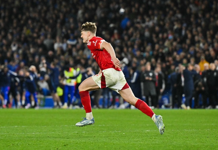 英足总杯 34年后重返足总杯半决赛，诺丁汉森林球员们赛后沉浸在胜利的喜悦中。