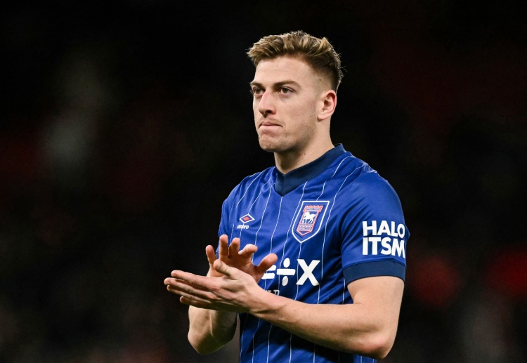 ဘန်လေ ဂိုးသမား ဂျိမ်းစ် ထရက်ဖို့ဒ် ကတော့ အာဆင်နယ်၊ မန်ချက်စတာယူနိုက်တက်၊ မန်စီးတီးနဲ့ နယူးကာဆယ် တို့လို ပရီးမီးယားလိဂ် ကလပ်တွေရဲ့ အဓိက ပစ်မှတ် အဖြစ် သတ်မှတ်ခံထားရပါတယ်။