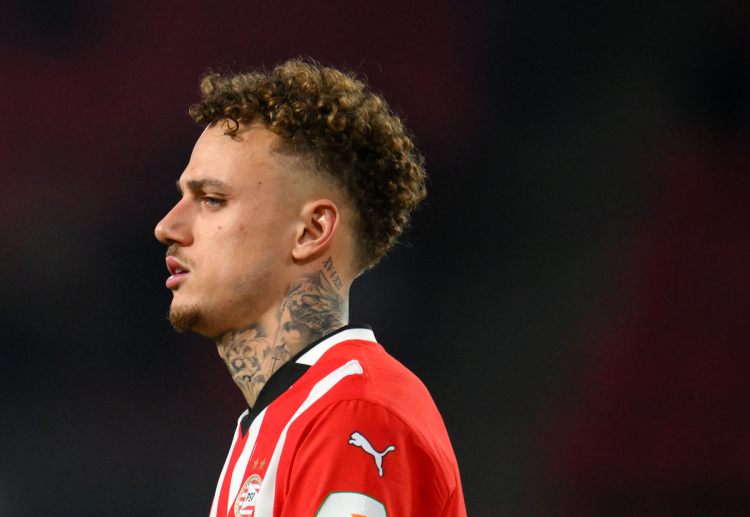 欧冠联赛 诺阿·朗点球破门,埃因霍温半场1比3。