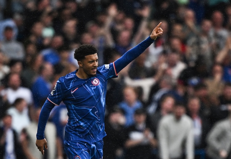 英超联赛 替补上阵的桑乔在第79分钟发威，他的远射不仅打破了个人长达21场的进球荒，更帮助球队扳平了比分