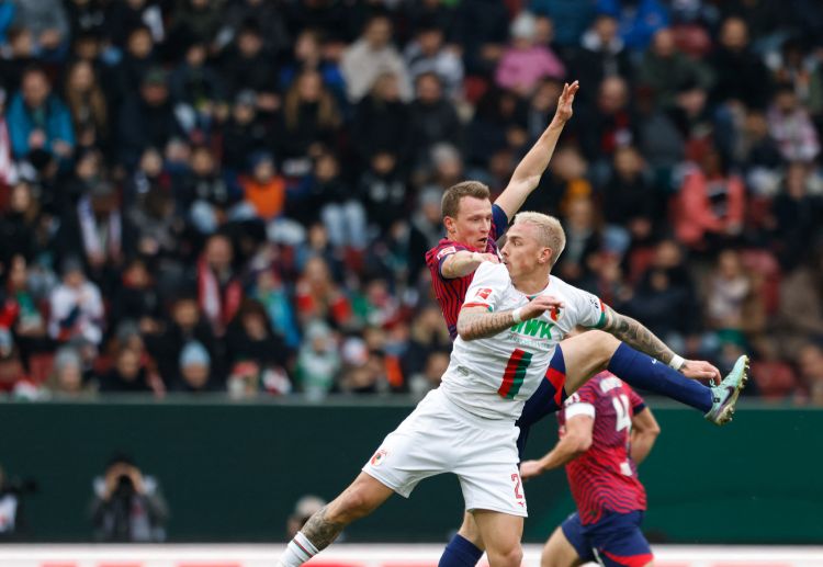 德甲联赛 奥格斯堡的锋线配置,弗雷德里克·延森、克洛德-莫里斯和中锋埃森德预计将组成三前锋进攻组合。