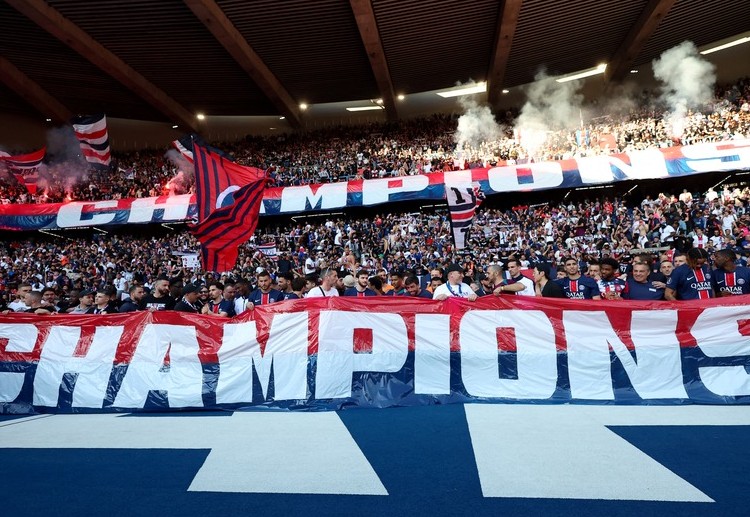 法甲联赛 巴黎圣日尔曼主场迎战昂热，凭借杜埃的唯一进球以1比0取胜，提前六轮锁定联赛冠军。