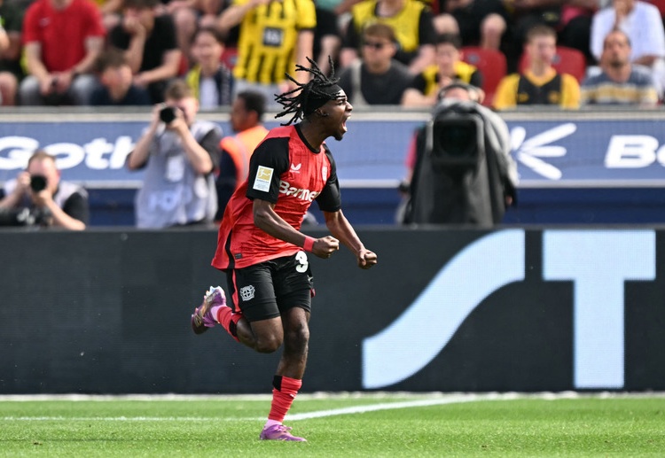 ဖရင်ပေါင်ဟာ ပရီးမီးယားလိဂ် ကလပ် မန်ချက်စတာစီးတီး လူငယ်အကယ်ဒမီမှာ ၉ နှစ်ကြာ ဖြတ်သန်းခဲ့ပြီးနောက် စကော့တလန် ကလပ် ဆဲလ်တစ်ကို ပြောင်းရွှေ့ခဲ့ပါတယ်။