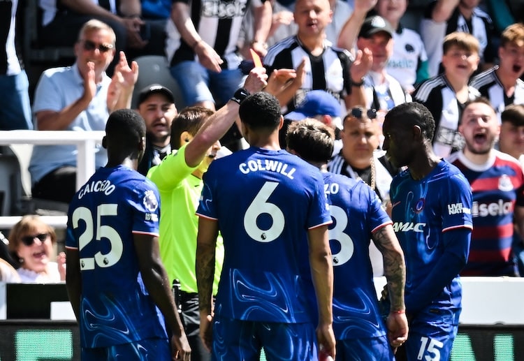 英超联赛 雅克松肘击犯规被红牌罚下,切尔西十人应战,他将停赛三场