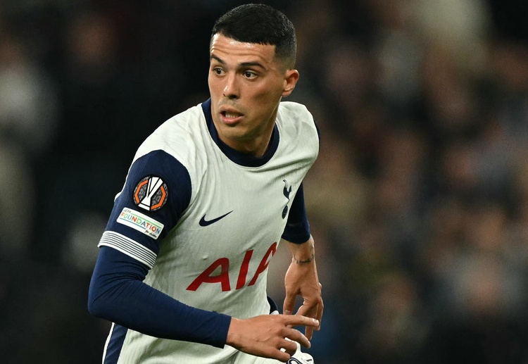 欧洲联赛 波罗反击中接球吊射,皮球碰柱后弹入,为热刺扩大领先优势。