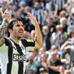 ပရီးမီးယားလိဂ် ကလပ် မန်ချက်စတာယူနိုက်တက် အနေနဲ့ ချန်ပီယံလိဂ် ဝင်ခွင့် ရရှိခဲ့ရင်တော့ ဒီနွေရာသီမှာ နယူးကာဆယ် ကွင်းလယ်လူ ဆန်ဒရို တိုနာလီကို ယူရို သန်း ၁၀၀ (ပေါင် ၈၄.၄ သန်း) နဲ့ ကမ်းလှမ်းသွားမယ်လို့ သိရပါတယ်။