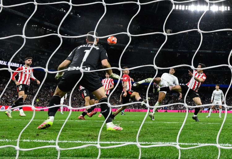 Bóng đá: Simon là một thủ môn rất toàn diện