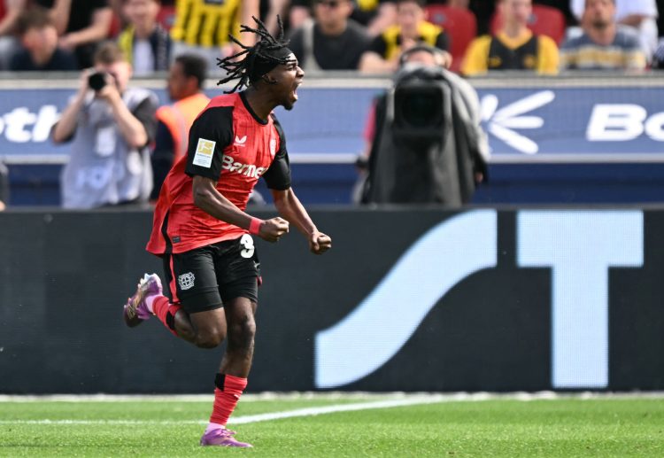 足球  利物浦则从德甲淘得新援，将才华横溢的中场弗林蓬带到安菲尔德。