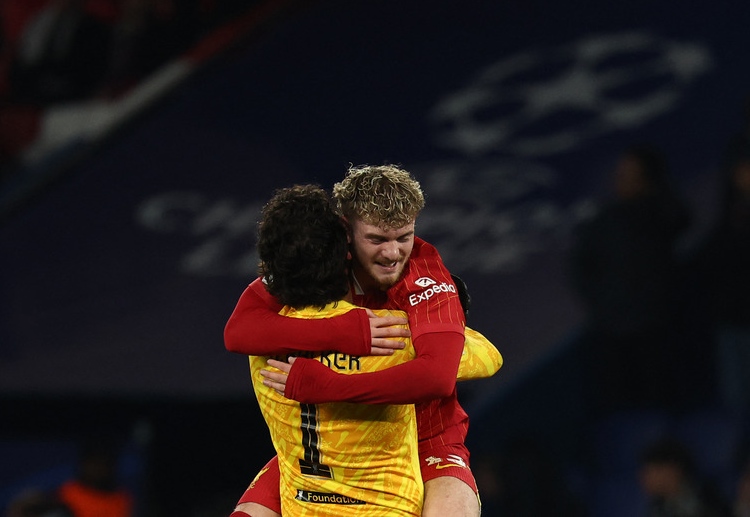 ချဲလ်ဆီးဟာ ပရီးမီးယားလိဂ် ပြိုင်ဘက် လစ်ဗာပူးလ်ရဲ့ ကွင်းလယ်လူ ဟာဗေး အဲလီယော့တ်ကို တခြား ကလပ်တွေနဲ့ အပြိုင်အဆိုင် ခေါ်ယူချင်နေကြောင်း CaughtOffside က ဖော်ပြပါတယ်။