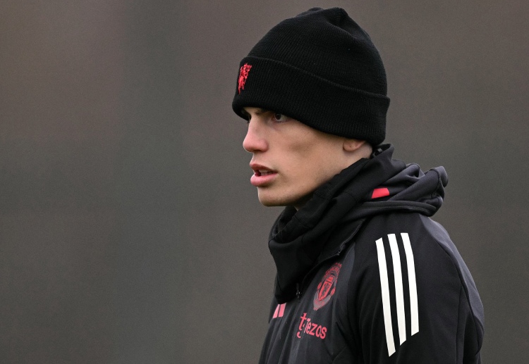 ဒါပေမယ့်လည်း ကစားသမား ကိုယ်တိုင် ကတော့ လာမယ့် ရာသီ ပရီးမီးယားလိဂ် မှာပဲ ဆက်လက် ကစားလိုတာကြောင့် ဖြစ်နိုင်ခြေ နည်းတဲ့ အပြောင်းအရွှေ့ လမ်းကြောင်းတွေ အဖြစ် သတ်မှတ်လို့ ရပါတယ်။