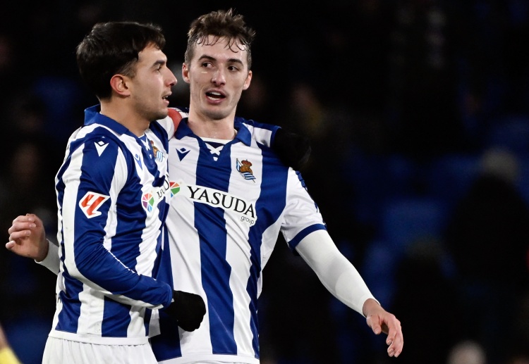 အာဆင်နယ် ကတော့ ပြီးခဲ့တဲ့ ၃ ရာသီ ဆက်တိုက် ပရီးမီးယားလိဂ်မှာ အဆင့် ၂ နေရာသာ ရခဲ့ပြီး လာမယ့် ရာသီ မှာတော့ ဆုဖလား အောင်မြင်မှုတွေ ရယူဖို့ မျှော်လင့်နေတာ ဖြစ်ပါတယ်။