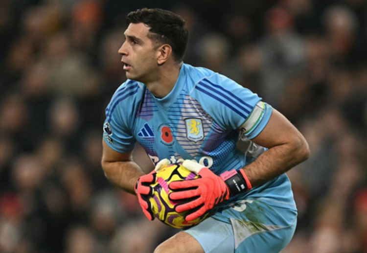 မာတီနက်ဇ်ဟာ ပရီးမီးယားလိဂ် ကလပ် အာဆင်နယ်မှာ ရှိခဲ့တဲ့ ၈ နှစ် ကြာ ကာလ အတွင်း ၆ ကြိမ် အထိ အငှားချခံခဲ့ရပါတယ်။